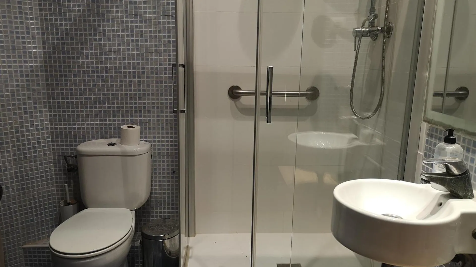 Aparteasy - Pure Gracia, Excellent Location Barcelona 0*,  Spain
